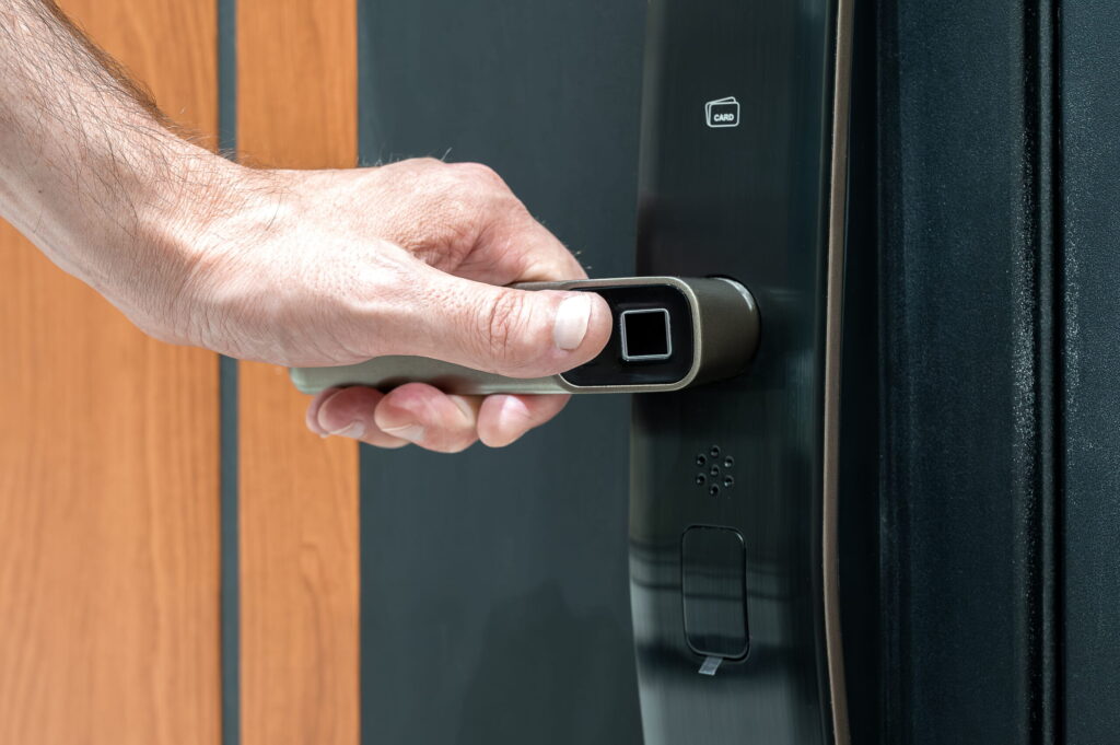 انتخاب قفل هوشمند برای درب‌های حیاطی